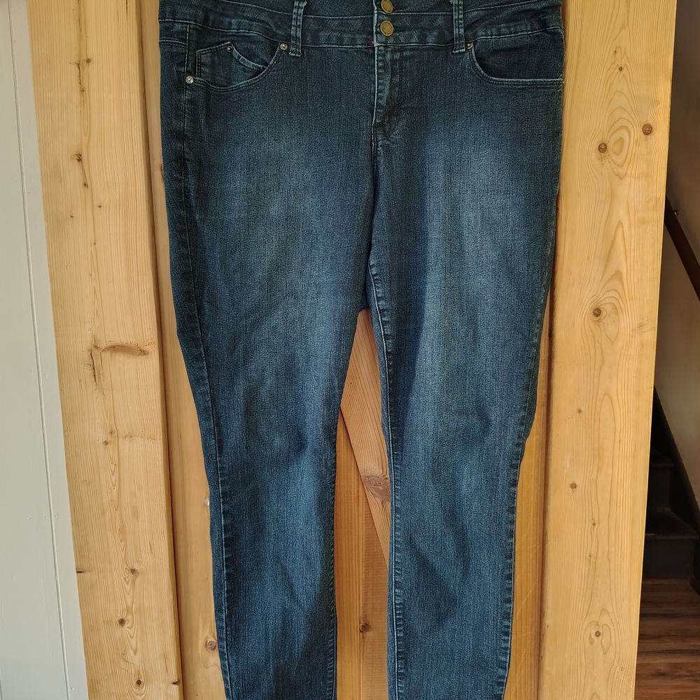 YMI Women's Skinny Jeans in Dark Blue Wash